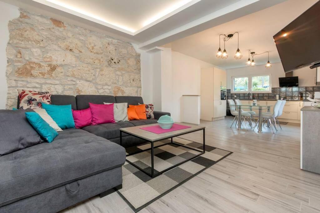 באניולה Predivan Novouredeni Apartman U Blizini Mora מראה חיצוני תמונה