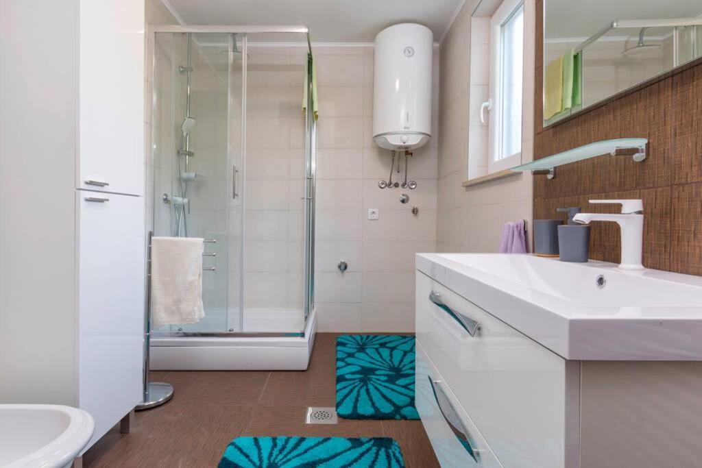 באניולה Predivan Novouredeni Apartman U Blizini Mora מראה חיצוני תמונה