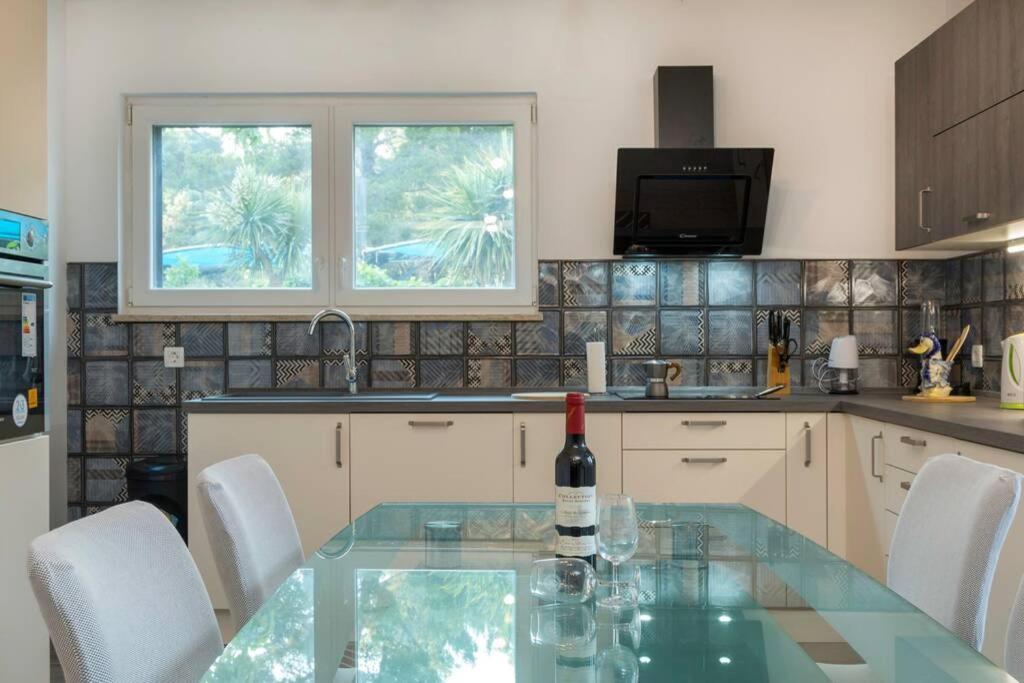 באניולה Predivan Novouredeni Apartman U Blizini Mora מראה חיצוני תמונה
