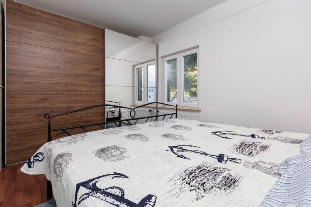 באניולה Predivan Novouredeni Apartman U Blizini Mora מראה חיצוני תמונה