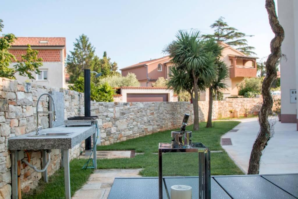 באניולה Predivan Novouredeni Apartman U Blizini Mora מראה חיצוני תמונה